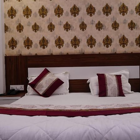 Hotel The Ramay Palace Ayodhya Ngoại thất bức ảnh