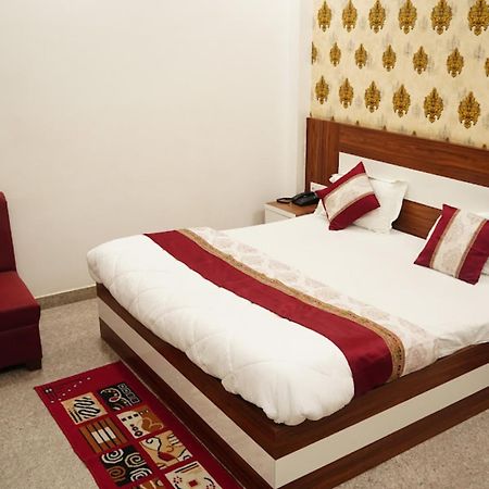 Hotel The Ramay Palace Ayodhya Ngoại thất bức ảnh