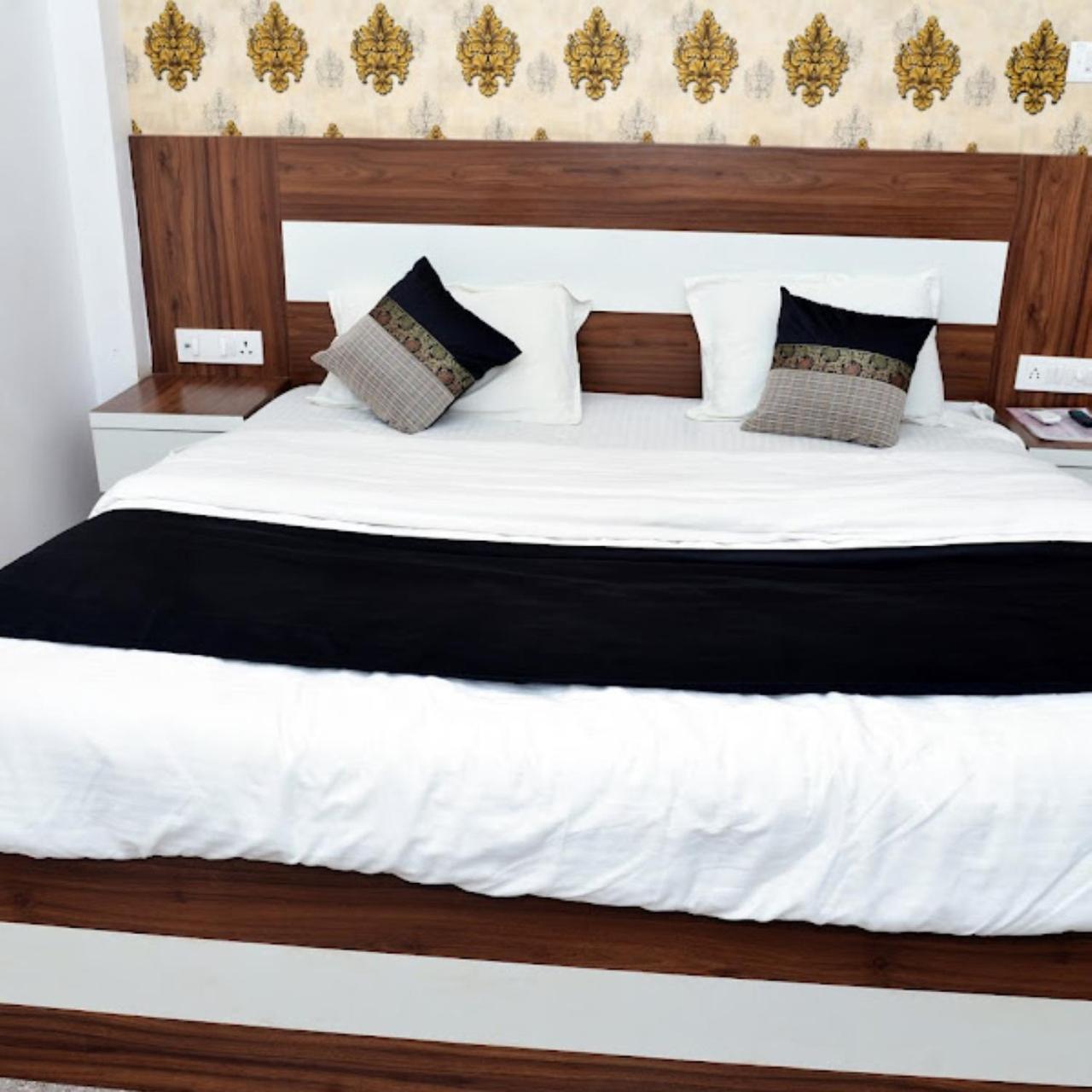 Hotel The Ramay Palace Ayodhya Ngoại thất bức ảnh