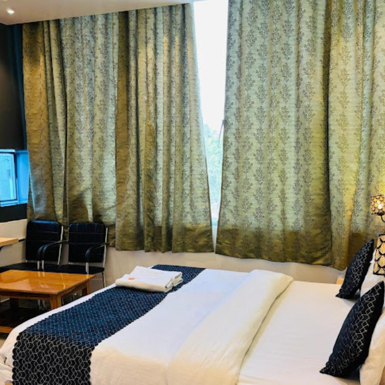 Hotel The Ramay Palace Ayodhya Ngoại thất bức ảnh